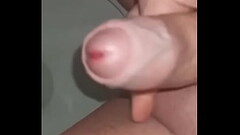 маструбирую свой член в туалете Thumb