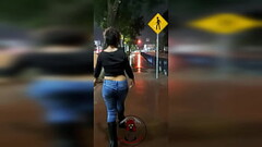 VIDEO CORTO ENSE&Ntilde_ANDO LAS TETAS Y EL TRACERO BAJO LA LLUVIA Thumb