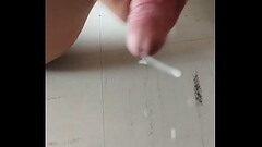 Me masturbo en el ba&ntilde_o de un amigo Thumb