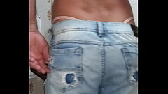 Vestida de Homenzinho. Mas n&atilde_o deixei de usar uma linda calcinha fio dental e proporcionar  um exibicionismo  moderado. Thumb