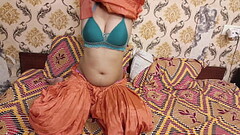 Indian step mom Pee Pissing XXX Video Clear in Hindi Voice Thumb