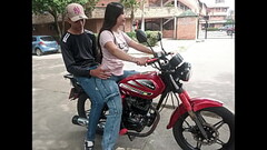 ESTABA ENSE&Ntilde_ANDO A MI VECINA DEK BARRIO ANDAR MOTO, PERO LA CACHONDA SE ME SENTO EN MIS PIERNAS Y ME EXCITO QUE RICO Thumb