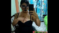 este es el video de la vieja sucia!! ella luce muy sexy el dia de halloween, se viste de dracula y muestra sus hermosas tetas. piensa que aun puede tener sexo y hacer porno casero Thumb