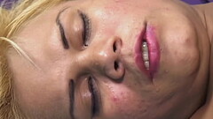 A trans during a photo shoot seduced the photographer, who could not resist and fucked her hard right on the site Thumb