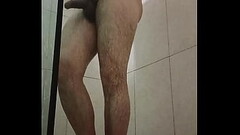 Alber do monte brincando com o pau no banho Thumb