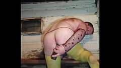 Gay in yellow tights fucks his anal Thumb
