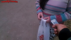 transando com uma gostosa de uma col&ocirc_nia marginal sem camisinha, por algumas latas, safado tira proveito da pobreza e goza at&eacute_ no cuzinho dela! Thumb