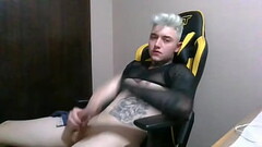 uma garota quis cobrar um alto valor pra eu penetrar nela dai eu disse com esse pre&ccedil_o eu se masturbo na sua frente e passa olha minha cara de preocupado,&quot_logo eu que por onde passo todos me come com o olho&quot_ Thumb