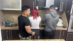 El Amigo de mi Marido me Agarra el Culo cuando estoy Cocinando al Lado de mi Marido que no sabe que su Amigo Me Trata como una Puta NTR Thumb