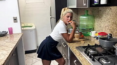 Mi Hijastra Floja Ya No quiere Cocinar y le Ofreci un Trato a Cambio de no Cocinar Debe de Cumplir el Deber Conyugal Thumb