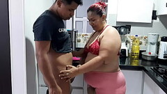 La cachonda de mi madrastra me pide que la convenza de dejarme salir. Parte 1. Ella quiere chupar mi polla Thumb