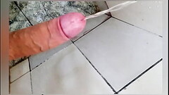 Pau duro mijando Thumb