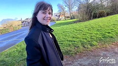 Clara d&eacute_couvre le plan &agrave_ trois avec sa copine Luna et son mec Thumb