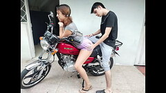 MADRASTRA MILF COLOMBIANA SE FOLLA A SU HIJASTRO DE 18 A&Ntilde_OS  HACIENDO UN VIDEO CASERO REAL  -PORNO EN ESPANOL- Thumb