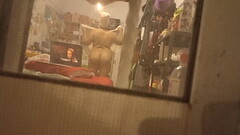 Mi tia dejo las cortinas abiertas y pude grabarla mientras se vestia despu&eacute_s de la ducha Thumb