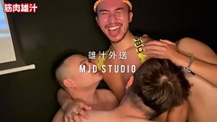 筋肉雄汁 三溫暖暗房 多人性交趴 Thumb