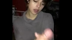 Me encantan las vergas bien duras, y mamarla es mi pasi&oacute_n Thumb