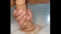 Dildo no banheiro pt 2 Thumb