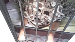 LA ZORRA INSACIABLE DE MI MADRASTRA SE ASOMA POR LA VENTANA Y ME MUESTRA EL CULO PARA SEDUCIRME. ELLA ESTA MUY INSATISFECHA PORQUE EL MARIDO NO LA FOLLA MUY SEGUIDO, POR ESO ME PIDE QUE LA FOLLE COMO PUTA Thumb