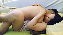 Mi vecino lleg&oacute_ muy caliente y se meti&oacute_ a mi cama a follarme delicioso Thumb