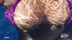 Busty Pinay pinakita ang kanyang malaking Suso habang nasa Pool Thumb
