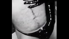 S&eacute_ance  caress&eacute_ gant  en latex et string en latex Thumb