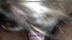 Na sa&iacute_da da balada, j&aacute_ de manh&atilde_, arrastei a loirinha pra dar uma volta na Ilha Porchat, em S&atilde_o Vicente. Papo vai... papo vem... e... Thumb