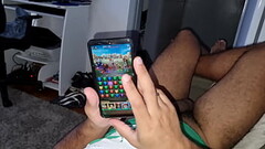 Depois do sexo rola um joguinho no celular at&eacute_ o tes&atilde_o voltar e meter dinovo Thumb