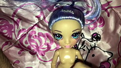 Rainbow High Violet Cheerleader Doll 2 Thumb