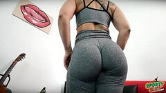 Incredible ROUND and BUBBLE BUTT with a Huge Cameltoe in Tight Leggings Thumb