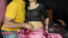 माँ ने जवान बेटे से चुदकर अपनी हवस की प्यास बुझाई| साफ़ हिंदी आवाज के साथ Thumb