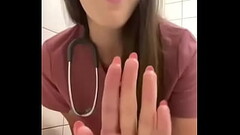 enfermera se masturba en el ba&ntilde_o del hospital Thumb