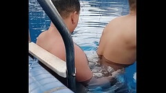 Flagra! Machos fodendo na piscina do hotel Thumb