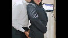 Transroxy recibe al Ejecutivo muy caliente que llega del trabajo directo a comerle el culo y a darle su leche no sin antes tragarse la leche de la transexual Thumb
