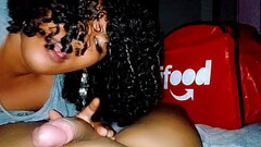 Mamando a pica do entregador novinho do Ifood Thumb