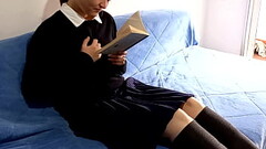 Student gets bored of studying and masturbates in her boyfriend'_s bed! Thumb