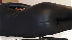 TimeLapse: relax over the bed in latex Thumb